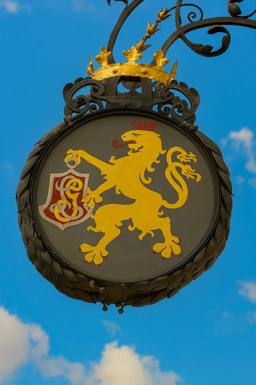 Schloss Wappen  – Rhodter Schlössel in Rhodt unter Rietburg, Pfalz